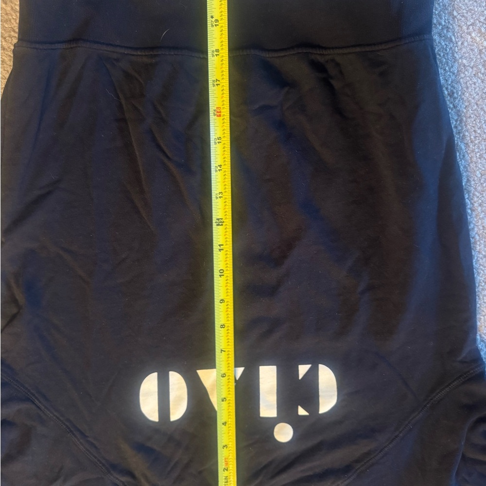 Claire V sweatshirt style tee. Great condition - Picture 7 of 8